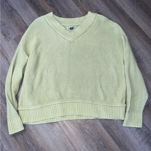 Women's V-Neck Sweater - Light Green
